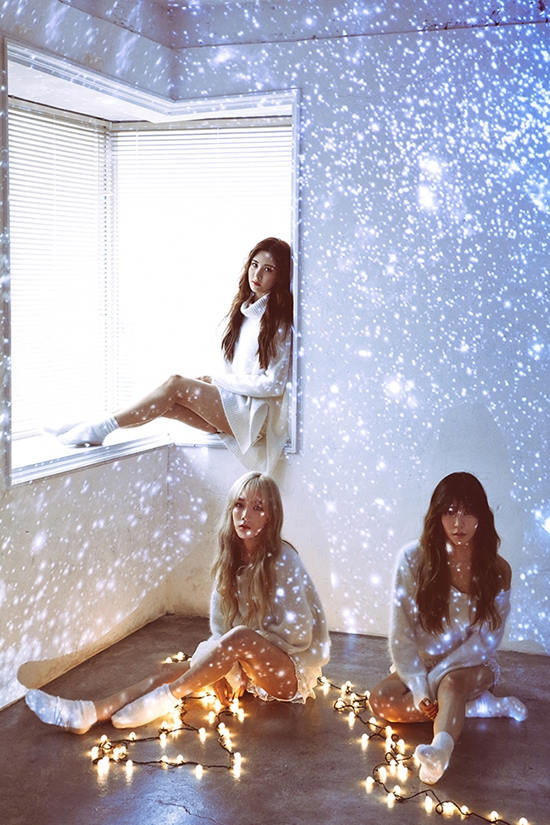 소녀시대-태티서, 다음달 4일 컴백. 소녀시대-태티서는 크리스마스 앨범 '디어 산타'를 발표하고 인기몰이에 나선다. /SM엔터테인먼트