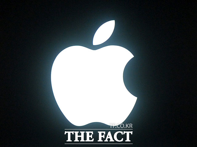 크레디트스위스는 10일(현지시각) 애플이 '아이폰6S' 부품 주문을 약 10% 축소했다고 발표했다. 같은 날 뉴욕증권거래소에 따르면 애플 주가는 3.15% 하락한 116.77달러로 마감했다. /더팩트DB
