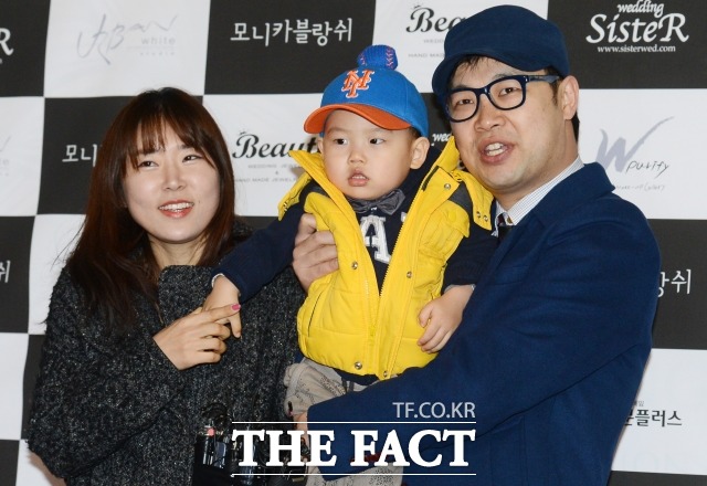 개그맨 김경아(왼쪽)와 권재관 부부. 두 사람은 9일 오전 건강한 딸을 품에 안았다. /더팩트DB