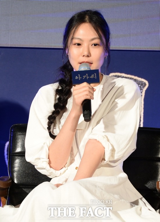 지난달 2일 오후 서울 중구 소공동 웨스틴조선호텔에서 열린 영화 '아가씨'의 제작발표회에 참석한 김민희/이덕인 기자