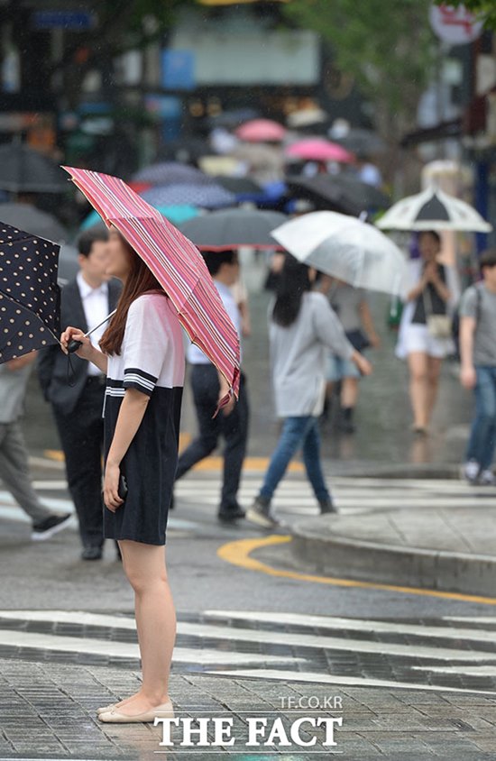 기상청에 따르면 오늘(16일) 날씨는 전국이 흐리고 많은 비가 내릴 것으로 예상된다. /임세준 인턴기자
