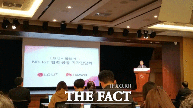 이상민 LG유플러스 기술개발부문장이 21일 LG유플러스 서울 상암사옥에서 기자간담회를 열고 화웨이와의 협력 내용에 대해 설명하고 있다. /이성락 기자