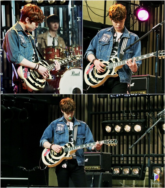 공명, 기타 연습 촬영 사진. 배우그룹 서프라이즈 멤버 공명이 SBS 수목극 '딴따라' 캐릭터를 위해 기타를 연습하고 있다. /판타지오 제공