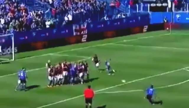 드로그바 '프리킥골!' 드로그바가 MLS 콜로라도와 경기에서 멋진 프리킥골을 터뜨렸다. /유튜브 영상 캡처