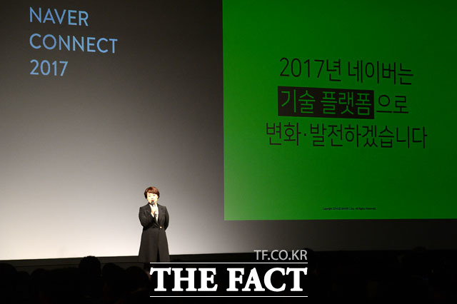한성숙 네이버 대표 내정자가 22일 오후 서울 삼성동에서 열린 비즈니스 파트너 행사 ‘네이버 커텍트 2017’에서 ‘기술 플랫폼’에 대해 설명하고 있다. /남용희 인턴기자