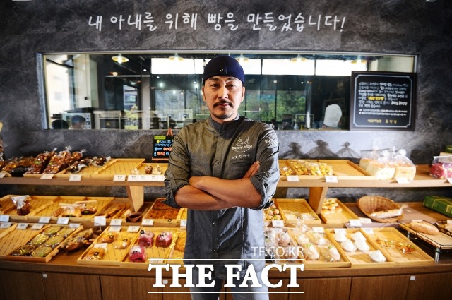 배우 김영호는 베이킹 고스트라는 빵집을 운영하고 있다. /배정한 기자