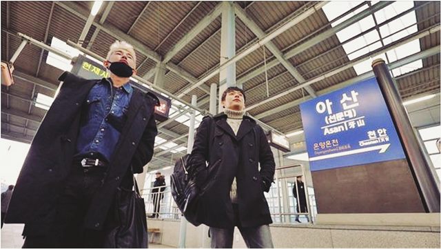 허지웅(왼쪽)이 친동생과 온천여행을 떠났다. /SBS 제공