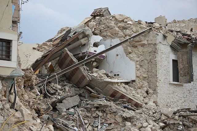 지진 여파로 순식간에 무너진 건물. 멕시코 수도 멕시코시티에 규모 7.1의 강진이 발생해 건물이 무너져 내렸다. /pixabay