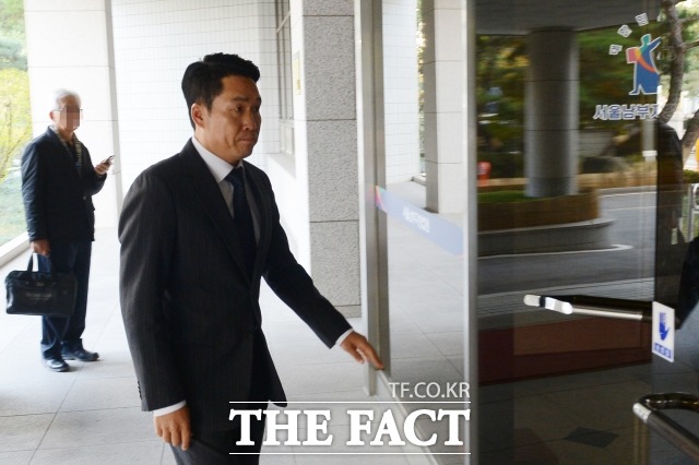 또다시 혐의를 부인한 개그맨 이창명. 개그맨 이창명은 10일 오후 3시 30분 서울남부지방법원에서 열린 도로교통법위반 혐의에 대한 세 번째 공판에 참석했다. /이덕인 기자