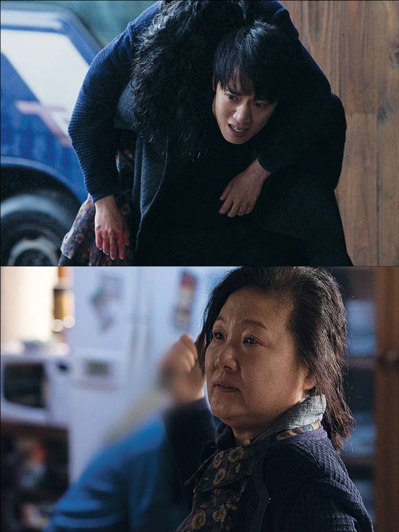 김래원은 '희생부활자'에서 7년 전 엄마를 잃은 검사 진홍을 연기한다. 김해숙은 7년 전 강도 사건으로 사망했지만 희생부활자로 되살아난 명숙으로 분했다. /영화 '희생부활자' 스틸