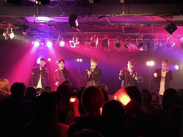 차세대 한류돌 에이젝스가 일본 도쿄 시부야에서 미니 콘서트를 열어 팬들을 만났다. /DSP미디어 제공
