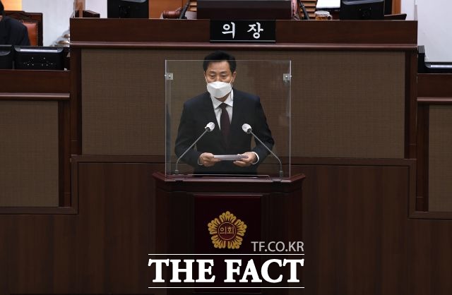 서울시의회 시의원 중 한 명이 코로나19 밀접접촉자로 분류돼 10일 오후에 열릴 예정이었던 본회의가 5일 뒤로 연기됐다. /임세준 기자