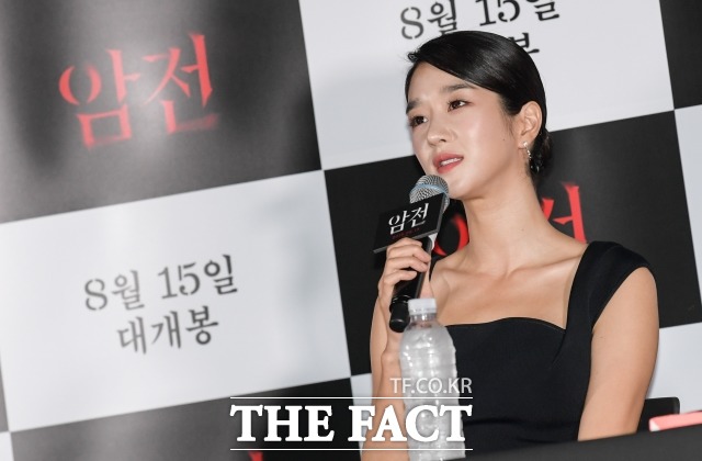 서예지가 2019년 8월 서울 용산구 CGV 아이파크몰점에서 열린 영화 '암전'의 언론시사회에 참석해 포즈를 취하고 있다. /더팩트 DB