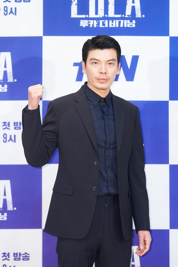김성오는 짐승 같은 본능으로 지오를 쫓는 이손 역에 분해 열연을 펼친다. /tvN 제공