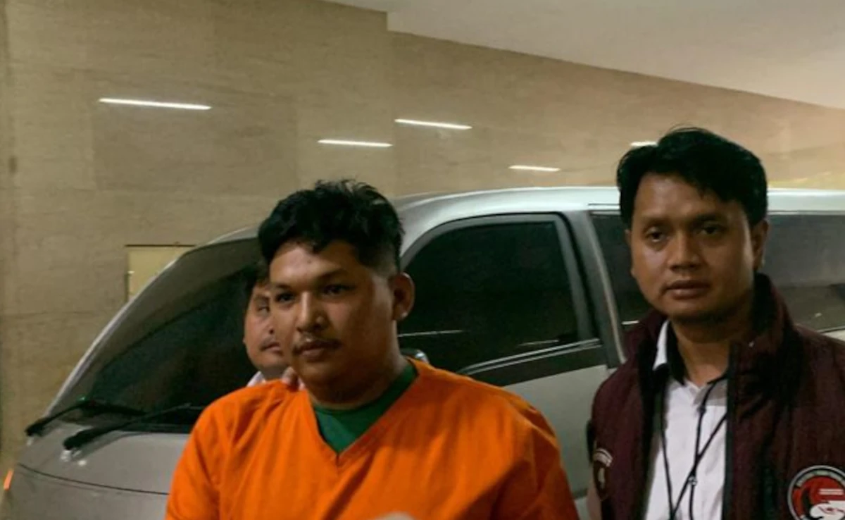 Calon legislatif (caleg) Dewan Perwakilan Rakyat Kabupaten (DPRK) Terpilih di Aceh Tamiang, Sofyan tiba di Lobi Bareskrim Polri, Jakarta, Senin (27/5/2024). Foto: KOMPAS.com/Rahel