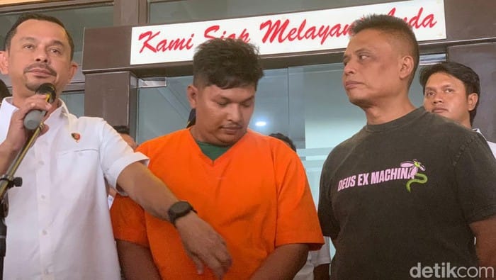 Sofyan, calon legislatif DPRK Aceh Tamiang kini menjadi tahanan di Mabes Polri. Foto: Detik
