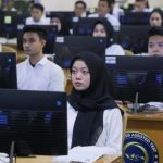 Peserta mengikuti Pelaksanaan SKD/Seleksi Kompetensi CASN 2023 di Kantor Badan Kepegawaian Negara (BKN) Pusat, Jakarta, Kamis (9/11/2023). Foto: CNBC Indonesia