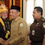 Pelantikan Mualem sebagai waliyul 'ahdi oleh Wali Nanggroe Aceh Malik Mahmud Al-Haytar pada Selasa, 27 Desember 2022, di Meuligoe Wali Nanggroe. Foto: humas.acehprov.go.id