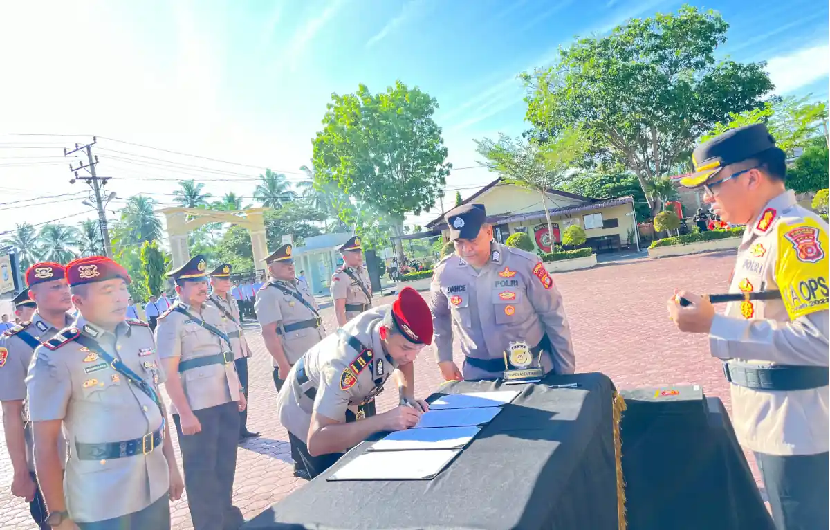 Kapolres Aceh Timur AKBP Nova Suryandaru memimpin Serah Terima Jabatan Tiga Kasat dan Empat Kapolsek. Foto: Polres Aceh Timur