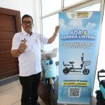 Penjabat (Pj) Wali Kota Lhokseumawe A Hanan akan membagi-bagikan sepeda listrik. Foto: Humas Pemerinta Kota Lhokseumawe