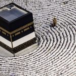 Jamaah Muslim berdoa di sekitar Ka'bah di Masjidil Haram di Makkah. Foto: AFP/Gulf Today