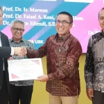 Rektor USK Profesor Marwan, bersama Rustam Effendi, Profesor Faisal A. Rani, dan moderator diskusi Effendi Hasan. Foto: Humas USK