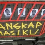 Poster aksi memperingati 4 tahun harun masiku yang masih buron. Foto: Detik/Ari Saputra