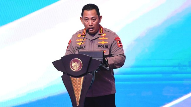 Kepala Kepolisian Republik Indonesia (Kapolri) Jenderal Polisi Listyo Sigit Prabowo memutasi 12 Pamen Polda Aceh. Foto: CNN Indonesia