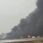 Asap mengepul dari lokasi serangan udara Israel di pelabuhan Hodeidah, di Hodeidah, Yaman pada Minggu, 21 Juli 2024. Foto: Reuters