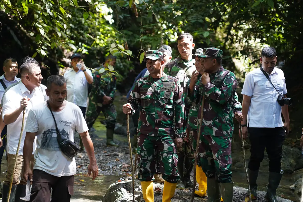 Danrem Lilawangsa Kolonel Infanteri Ali Imran napak tilas ke makam Pahlawan Nasional Cut Meutia di pedalaman Aceh Utara, Selasa, 2 Juli 2024. Foto: Penrem Lilawangsa