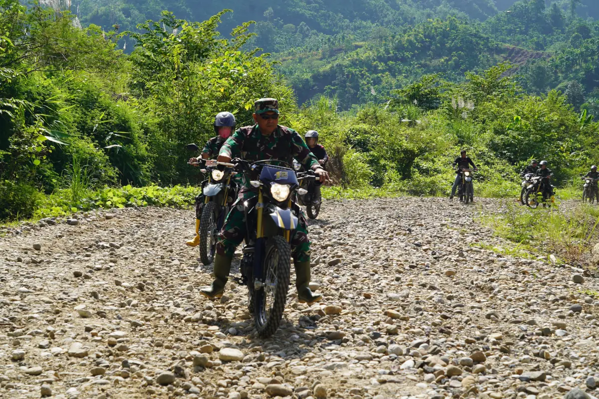 Danrem Lilawangsa Kolonel Infanteri Ali Imran napak tilas ke makam Pahlawan Nasional Cut Meutia di pedalaman Aceh Utara, Selasa, 2 Juli 2024. Foto: Penrem Lilawangsa