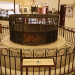 Sumur Zamzam, terletak 20 meter di sebelah timur Ka'bah. Foto: Wikipedia