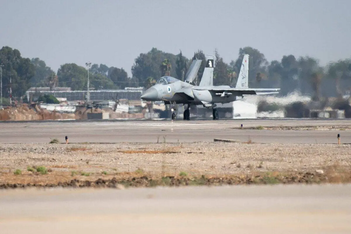Armada jet tempur dan pesawat pengisian bahan bakar udara terlihat lepas landas dari pangkalan udara militer di pantai Laut Merah di Eilat, Israel pada 20 Juli 2024. Foto: Anadolu Agency