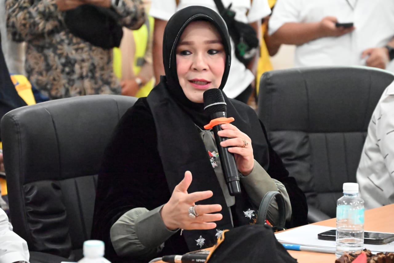 Anggota Komisi X DPR RI Illiza Sa'aduddin Djamal saat mengikuti Kunjungan Kerja Reses Tim Komisi X DPR RI dengan para stakeholder di Ruang Rapat Kantor Gubernur, Banda Aceh, Provinsi Aceh, Jumat, (12/07/2024). Foto: dpr.go.id