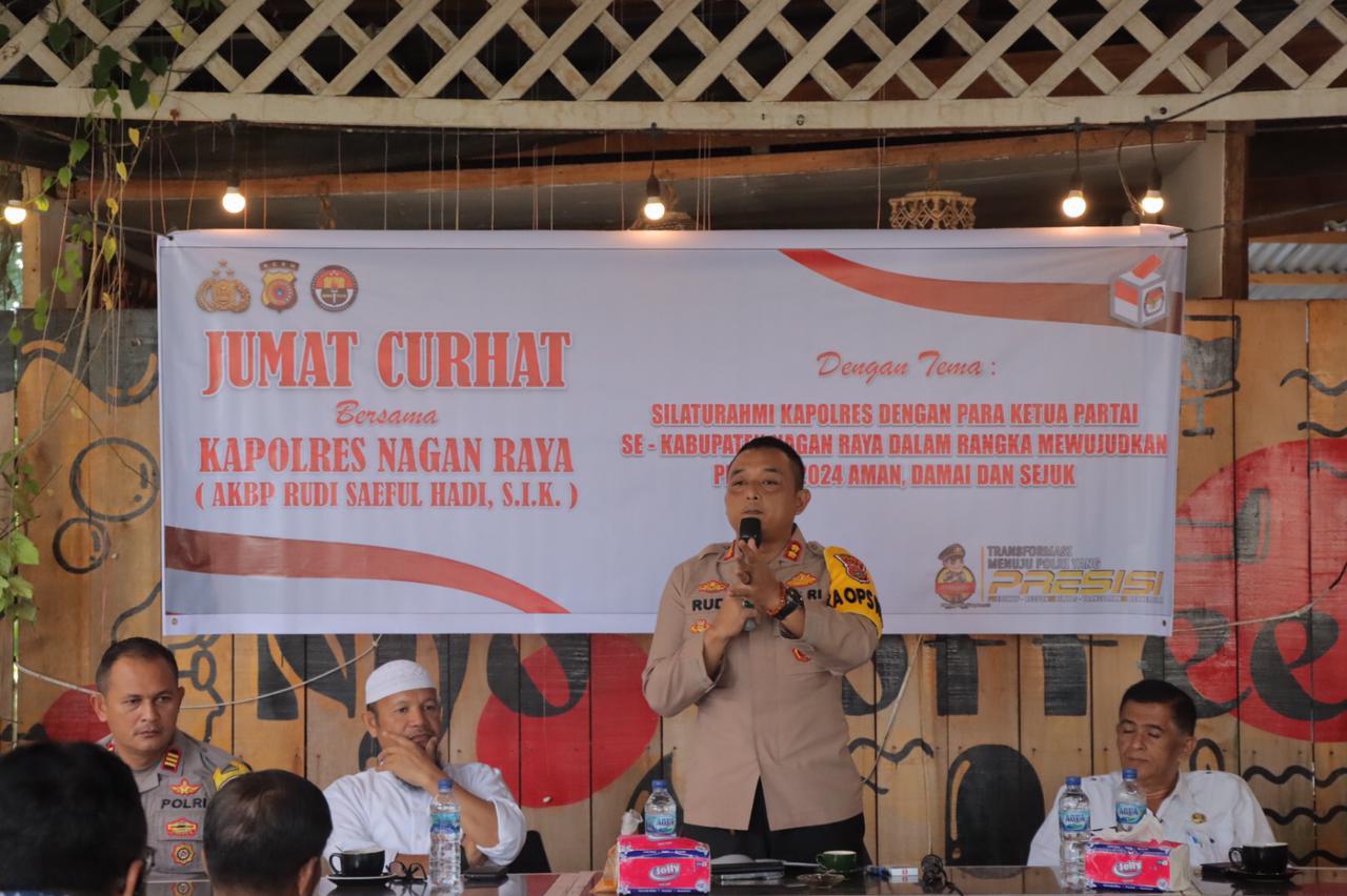 Kapolres Nagan Raya, AKBP Rudi Saeful Hadi dalam program 'Jumat Curhat'. Foto: Humas Polres Nagan Raya