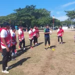 Pelatih tim nasional (timnas) Rugby Malaysia, Nik Safuan Ismade memberikan coaching clinic untuk atlet dan pelatih Rugby Aceh. Foto: Humas KONI Aceh