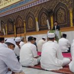 Dr. Rizqi Wahyudi saat menyampaikan tausiah pada peringatan Tahun Baru Islam 1446 Hijriah, di Masjid Agung Baiturrahim Lhoksukon, Aceh Utara, Sabtu, 6 Juli 2024, malam. Foto: Dokumentasi Humas Pemerintah Aceh Utara