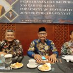 Taqwaddin sebagai narasumber dalam acara Pembahasan dan Uji Publik Naskah Pedoman Implementasi Restorative Justice Perkara Jinayat di Hotel Hermes Banda Aceh, Kamis, 11 Juli 2024. Foto for Line1.News