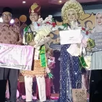 Kepala Disporapar Lhokseumawe dan Istri bersama Pemenang Agam & Inong Kota Lhokseumawe 2024. Foto Humas Pemerintah Lhokseumawe