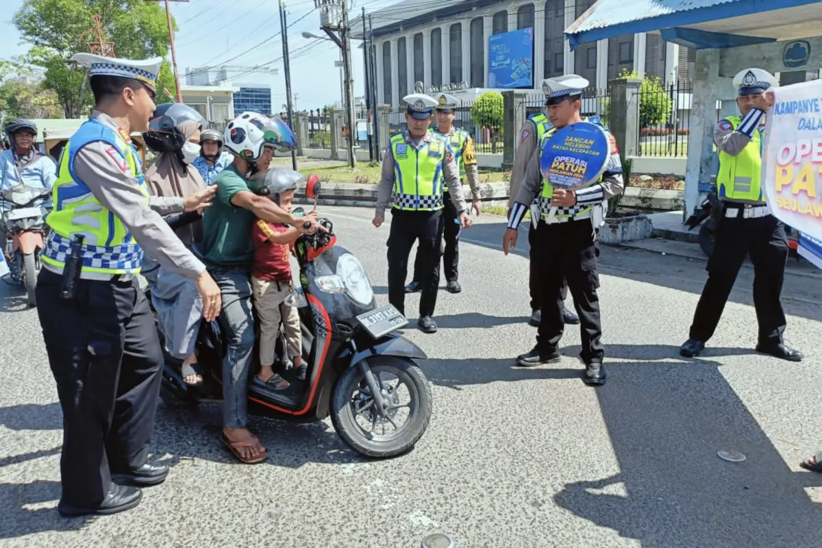 Polantas Polres Lhokseumawe menggelar Operasi Patuh Seulawah di jalan protokol. Foto: Istimewa