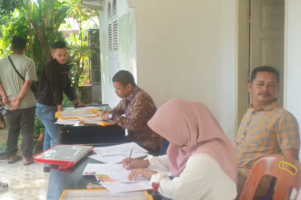 Peserta mendaftar sebagai Panwascam di Panwaslih Aceh Utara. Foto: Istimewa