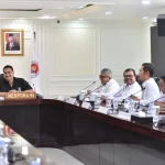 Penjabat (Pj) Gubernur Aceh Bustami Hamzah beserta jajaran PB PON XXI Tahun 2024 Wilayah Aceh bertemu Menpora Dito di Ruang Rapat Lantai 10 Graha Kemenpora, Senayan, Rabu (31/7) siang. Foto: kemenpora.go.id