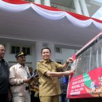 Pj. Gubernur Sumut Agus Fatoni melepas 550 becak untuk promosikan PON 2024 di Rumah Dinas Gubernur Sumut, Jalan Sudirman Nomor 41, Medan, Jumat, 2 Agustus 2024. Foto: Humas Pemprov Sumut