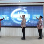 Pj Wali Kota Lhokseumawe A Hanan saat meluncurkan Sistem Informasi Kearsipan Dinamis Terintegrasi (Srikandi) di Aula Setdako Lhokseumawe, Kamis 1 Agustus 2024. Foto: Humas Pemko Lhokseumawe
