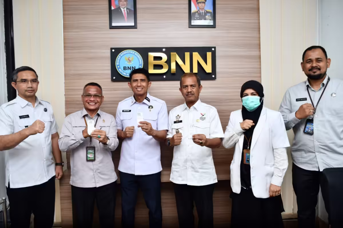 Kepala BNN Aceh Brigjen Pol Marzuki Ali Basyah bersama Pj Wali Kota Banda Aceh Ade Surya meluncurkan layanan SKHPN, Rabu, 7 Agustus 2024. Foto: Humas Pemko Banda Aceh