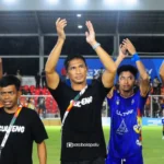 Zulkifli Syukur bersama ofisial dan pemain PON Sulteng. Foto: Instagram Zulkifli Syukur