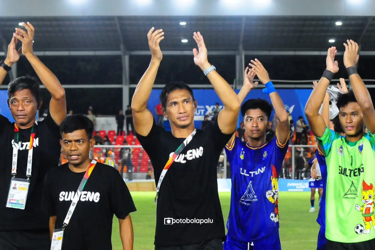 Zulkifli Syukur bersama ofisial dan pemain PON Sulteng. Foto: Instagram Zulkifli Syukur