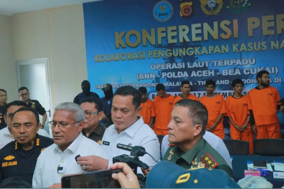 Konferensi Pers Kolaborasi Pengungkapan Kasus Narkotika Operasi Laut Terpadu (BNN - Polri - Bea Cukai) Jaringan Internasional Malaysia - Thailand - Indonesia di Perairan Aceh bertempat di Aula Kantor BNNP Aceh, Selasa (17/9). Foto: Humas BNN Aceh