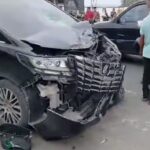 Kondisi Alphard setelah bertabrakan dengan Honda Beat. Foto: Istimewa