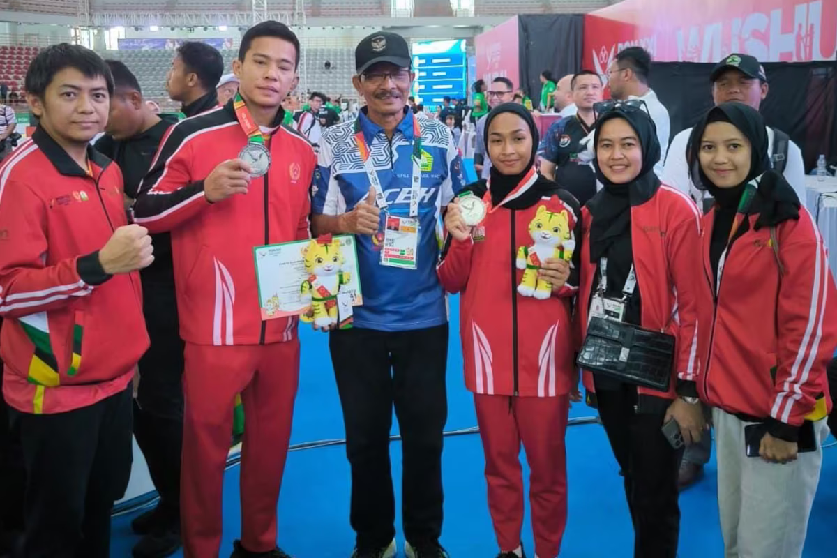 Para Atlet Wushu Aceh bersama ofisial dan pelatih. Foto: Istimewa